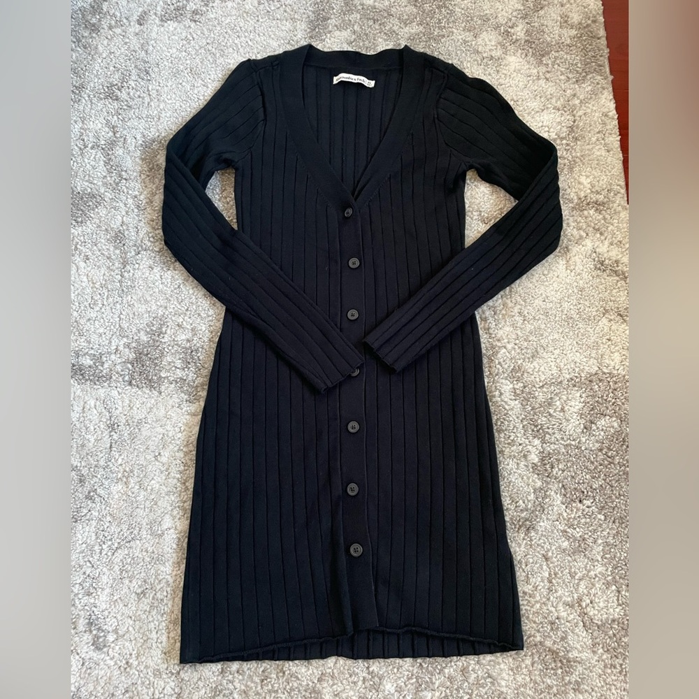 • ABERCROMBIE AND FITCH SWEATER DRESS •
